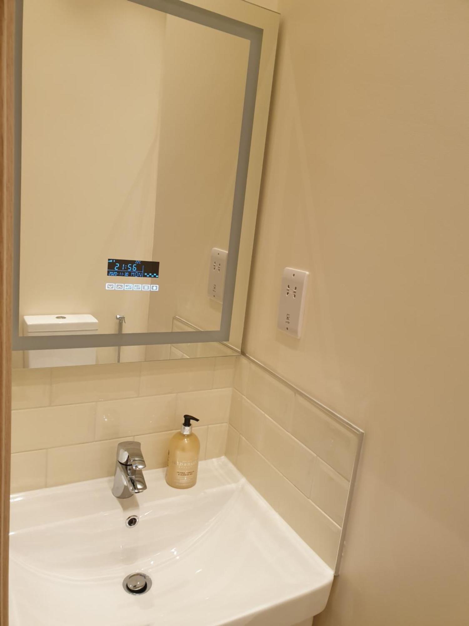 London Luxury Apartments 3 Bedroom Sleeps 8 With 3 Bathrooms 5 Mins Walk To Tube Station Free Parking イルフォード エクステリア 写真