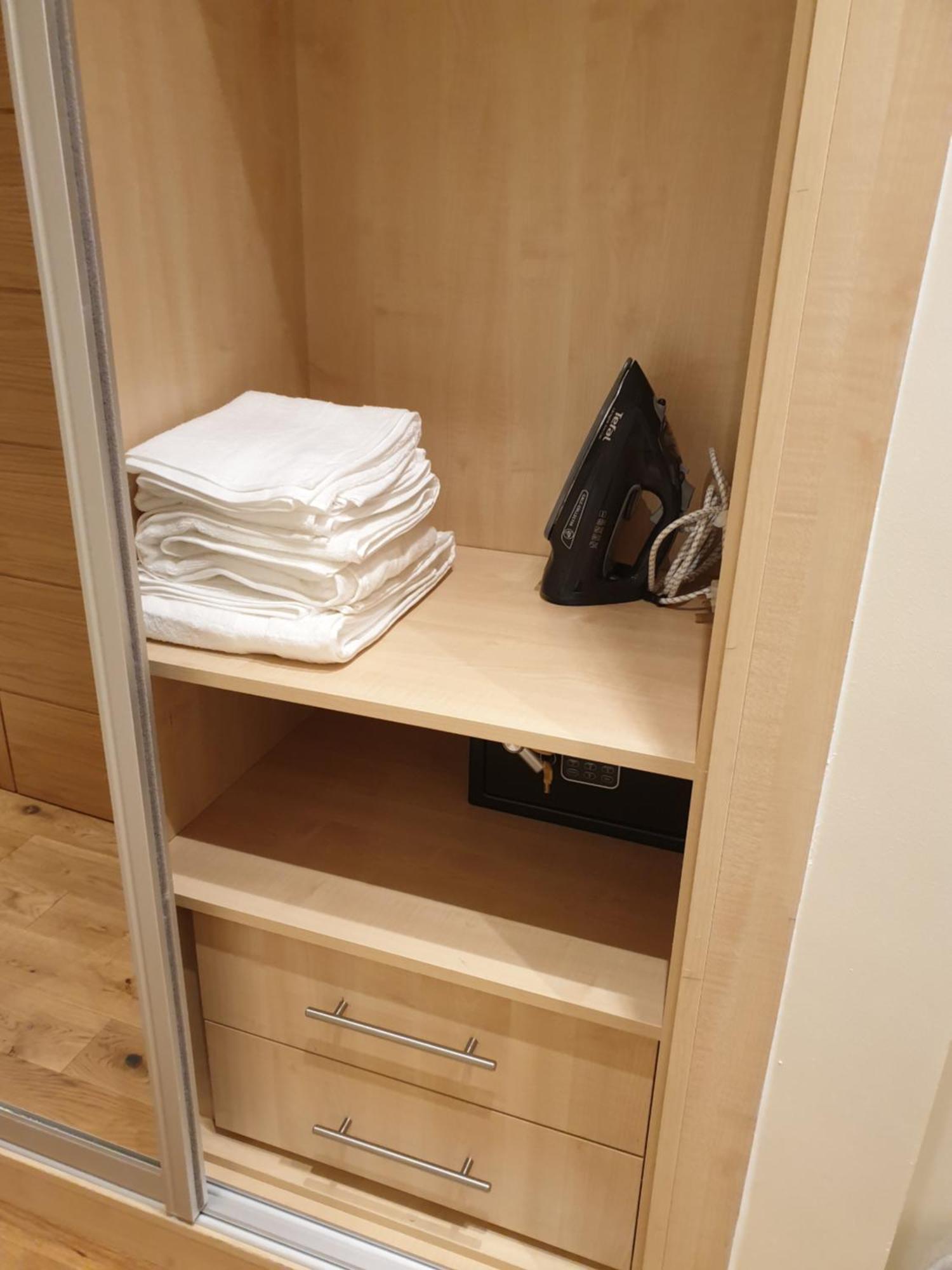 London Luxury Apartments 3 Bedroom Sleeps 8 With 3 Bathrooms 5 Mins Walk To Tube Station Free Parking イルフォード エクステリア 写真