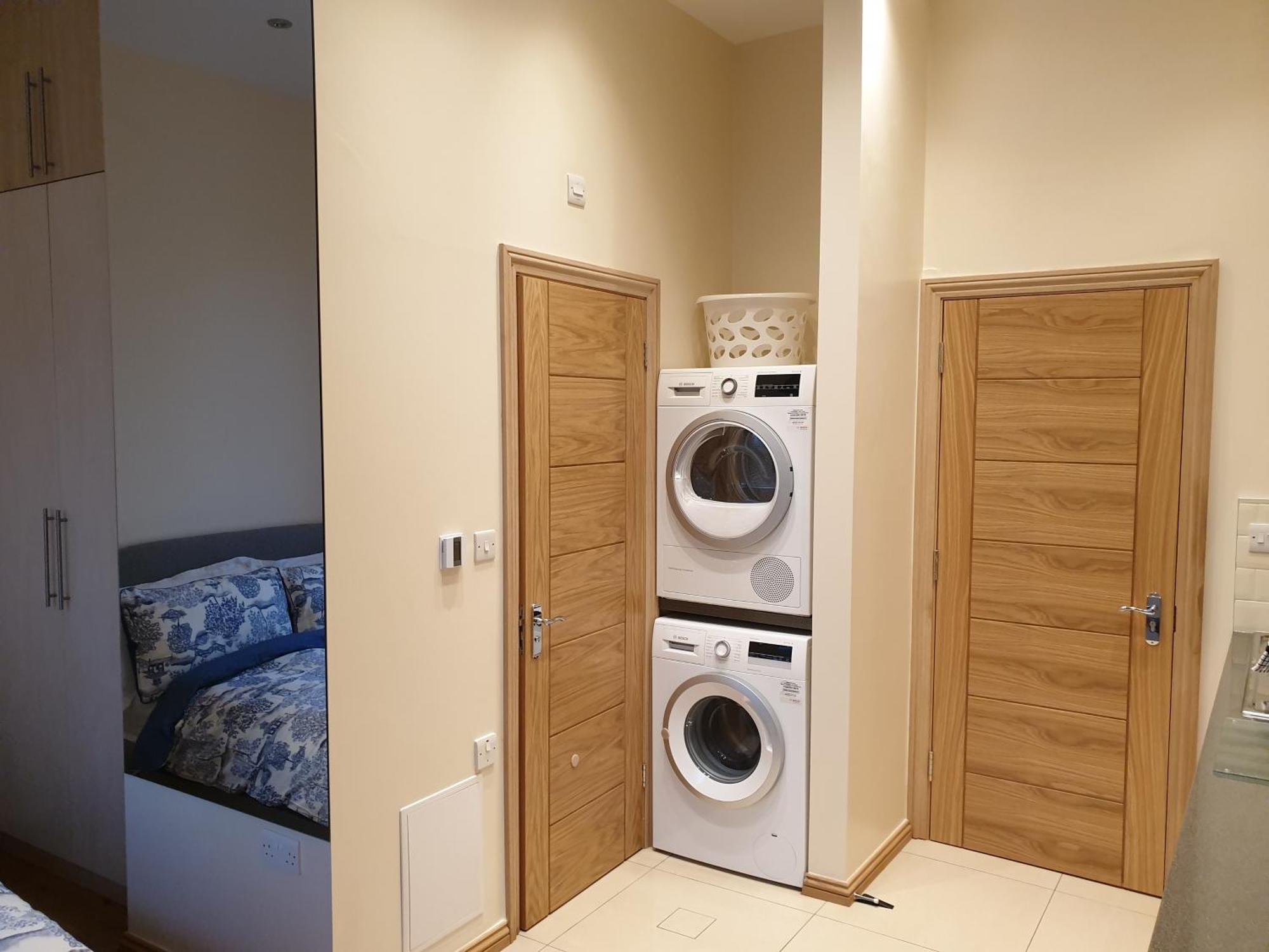 London Luxury Apartments 3 Bedroom Sleeps 8 With 3 Bathrooms 5 Mins Walk To Tube Station Free Parking イルフォード エクステリア 写真