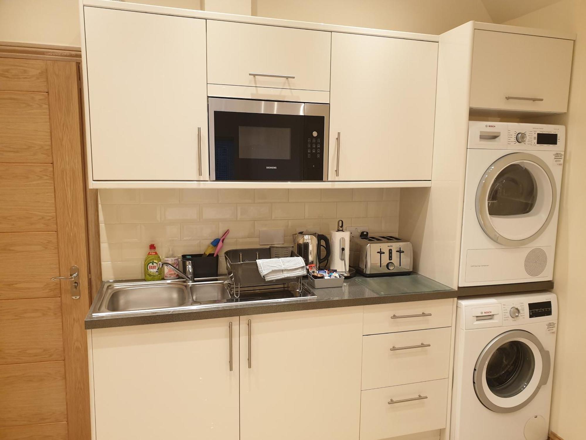 London Luxury Apartments 3 Bedroom Sleeps 8 With 3 Bathrooms 5 Mins Walk To Tube Station Free Parking イルフォード エクステリア 写真