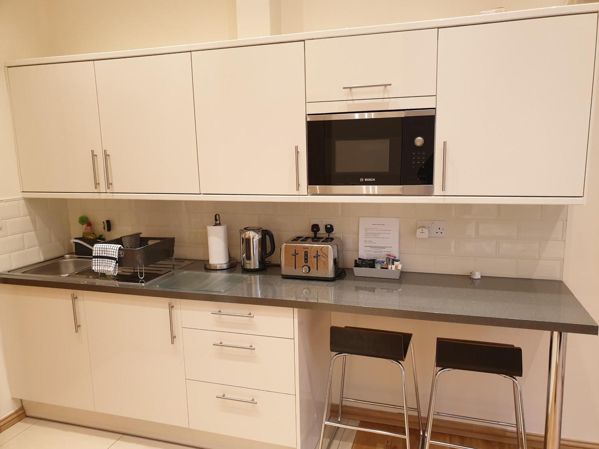 London Luxury Apartments 3 Bedroom Sleeps 8 With 3 Bathrooms 5 Mins Walk To Tube Station Free Parking イルフォード エクステリア 写真