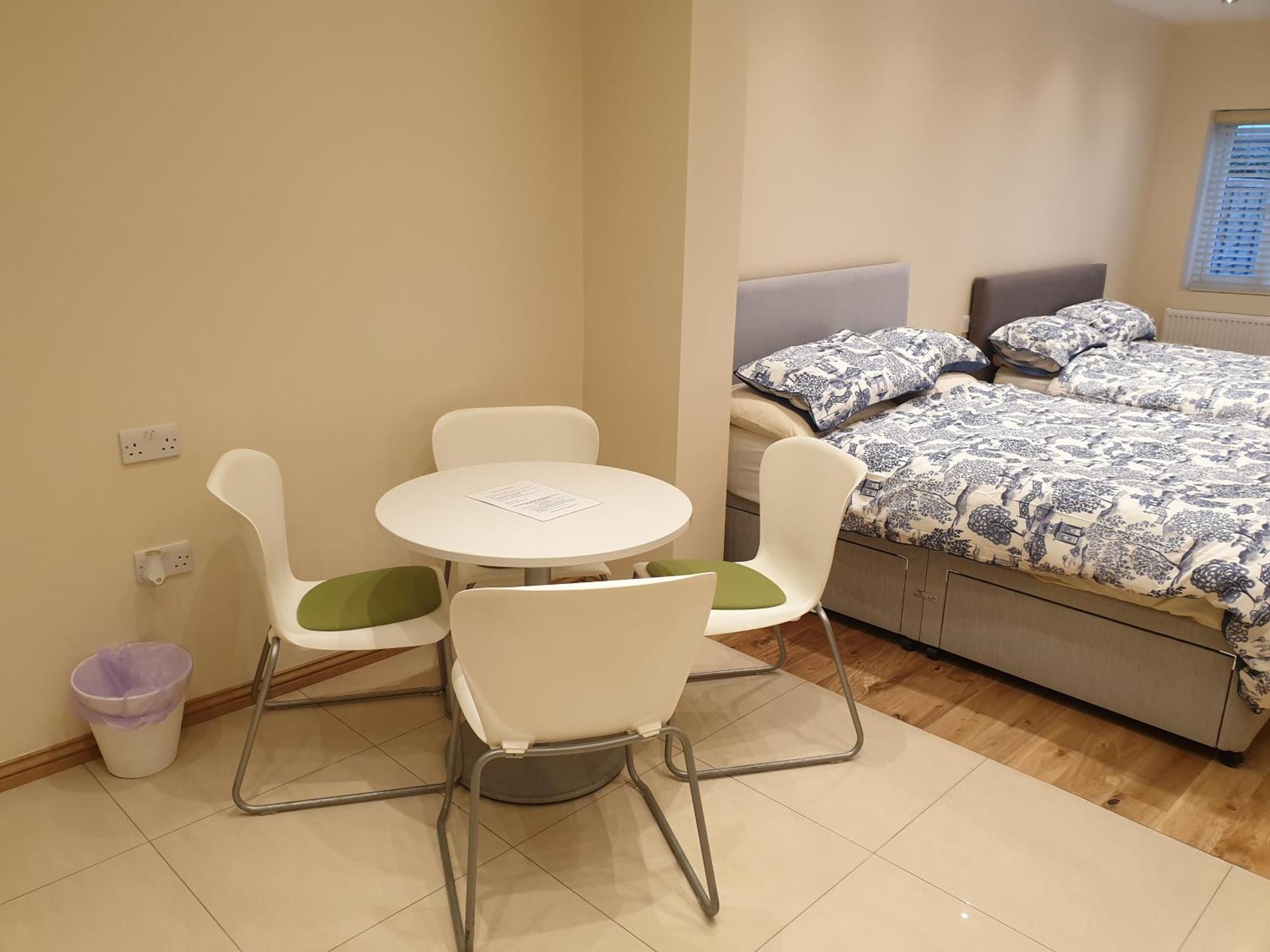 London Luxury Apartments 3 Bedroom Sleeps 8 With 3 Bathrooms 5 Mins Walk To Tube Station Free Parking イルフォード エクステリア 写真