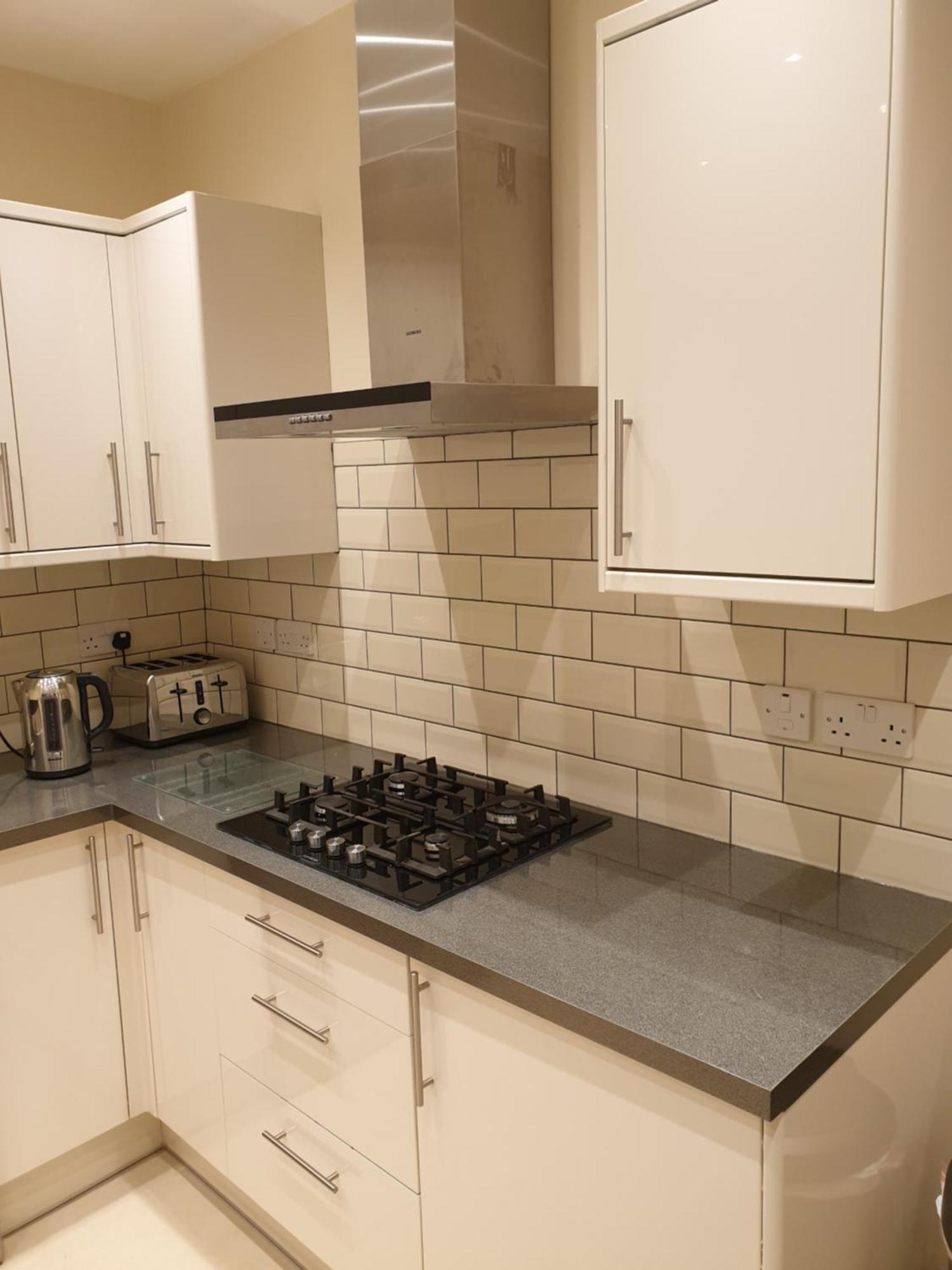 London Luxury Apartments 3 Bedroom Sleeps 8 With 3 Bathrooms 5 Mins Walk To Tube Station Free Parking イルフォード エクステリア 写真