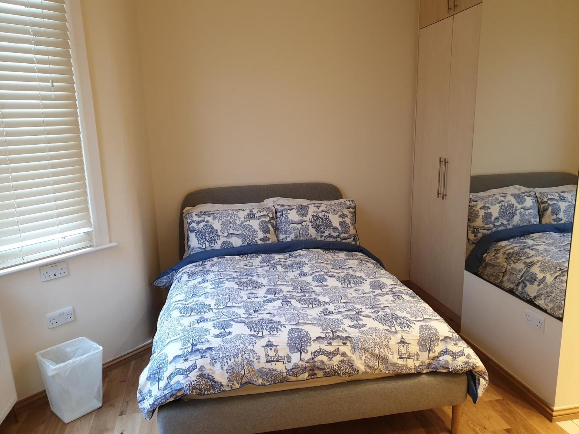 London Luxury Apartments 3 Bedroom Sleeps 8 With 3 Bathrooms 5 Mins Walk To Tube Station Free Parking イルフォード エクステリア 写真