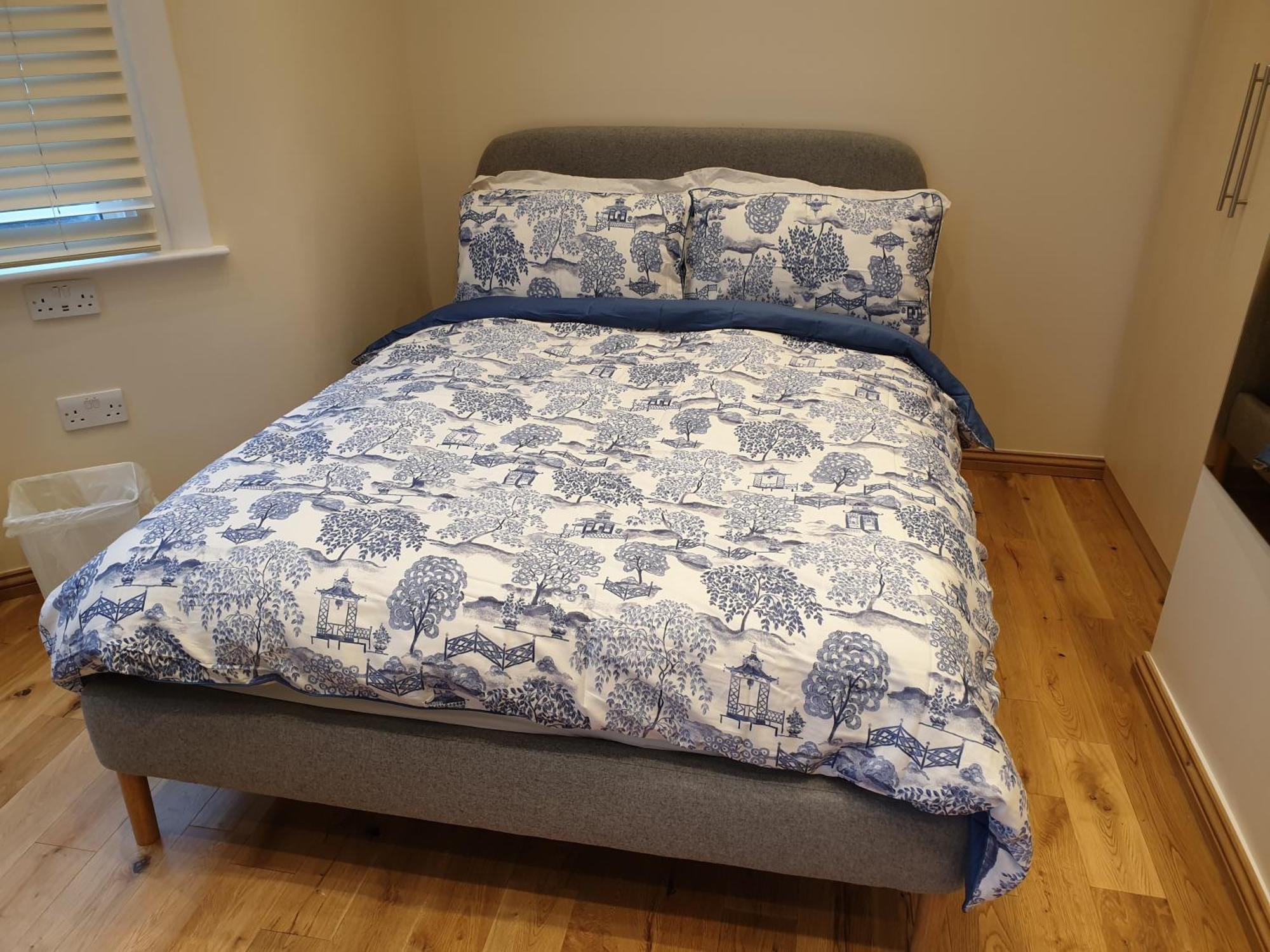 London Luxury Apartments 3 Bedroom Sleeps 8 With 3 Bathrooms 5 Mins Walk To Tube Station Free Parking イルフォード エクステリア 写真